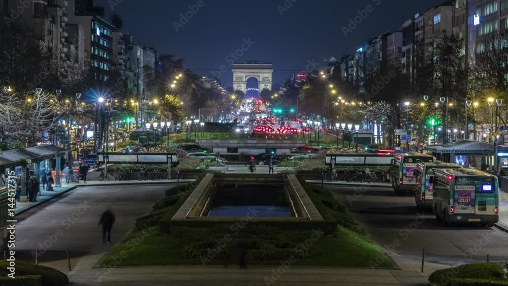 Time lapse de la vile de Paris depuis l'arrêt de bus