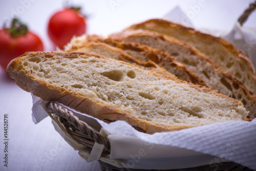 Fotografie fette di pane casereccio , Altamura , Puglia , Italia