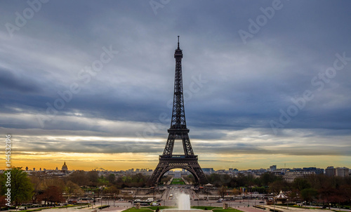 Lever de soleil sur la Tour Eiffel vu du Trocadéro