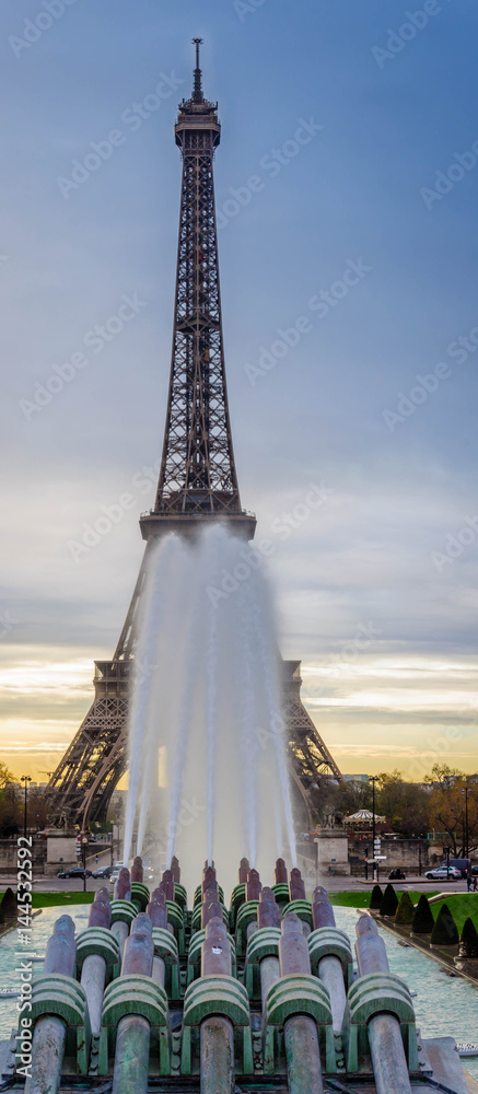Tour Eiffel et Trocadéro à l'aube