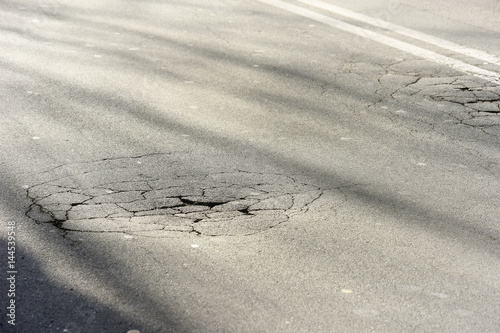 Strada asfaltata  dissestata