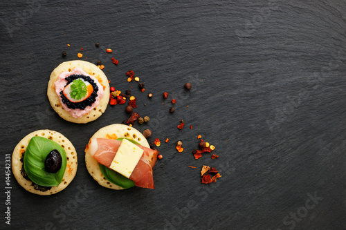 Fotografia Homemade pancake canapes on slate stone plate for finger food party