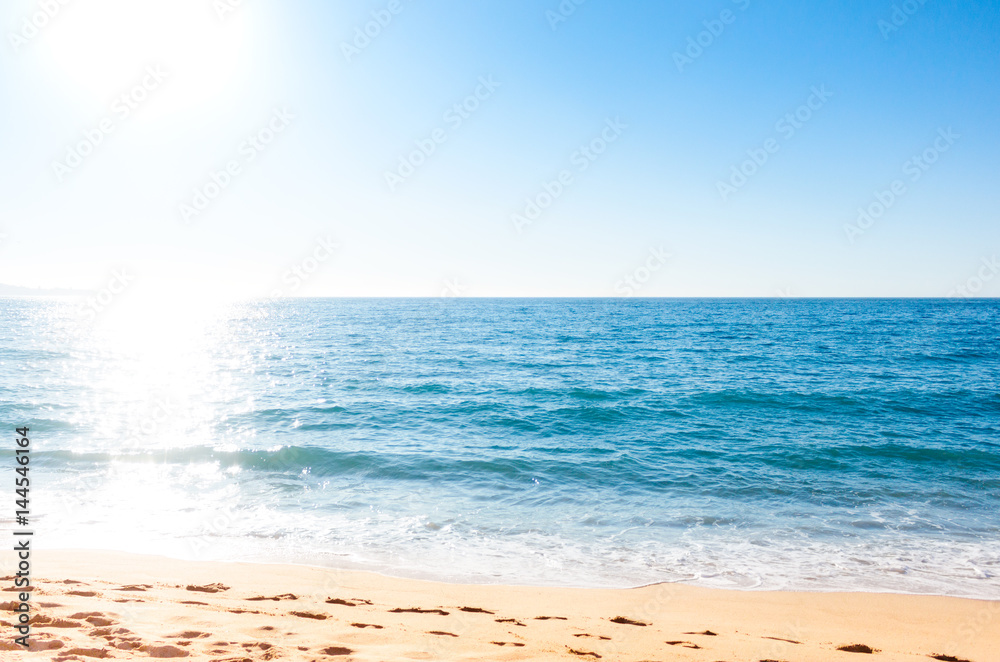 Fototapeta premium Sand coastline against the sun