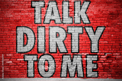 Talk Dirty To Me Graffiti Ziegelsteinmauer