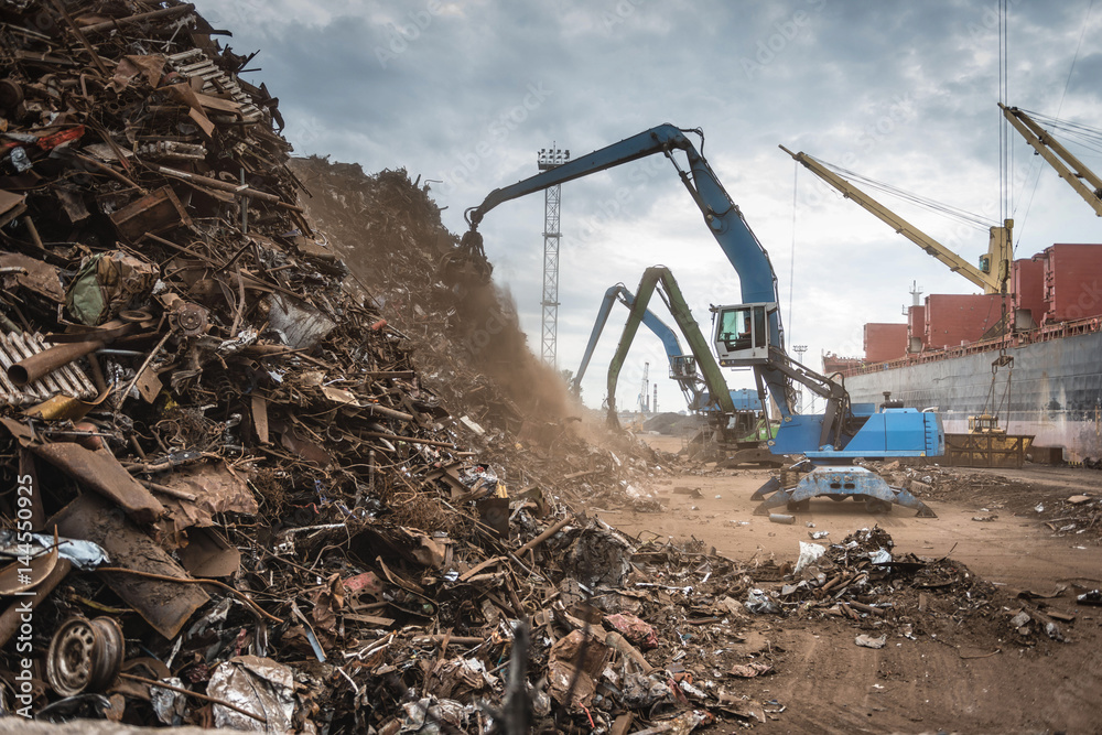 Fototapeta premium Scrap metal transshipment port.