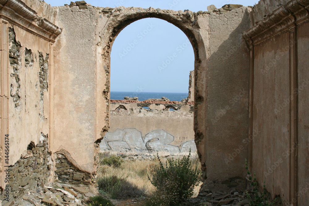 Ruinas ermita abandonada