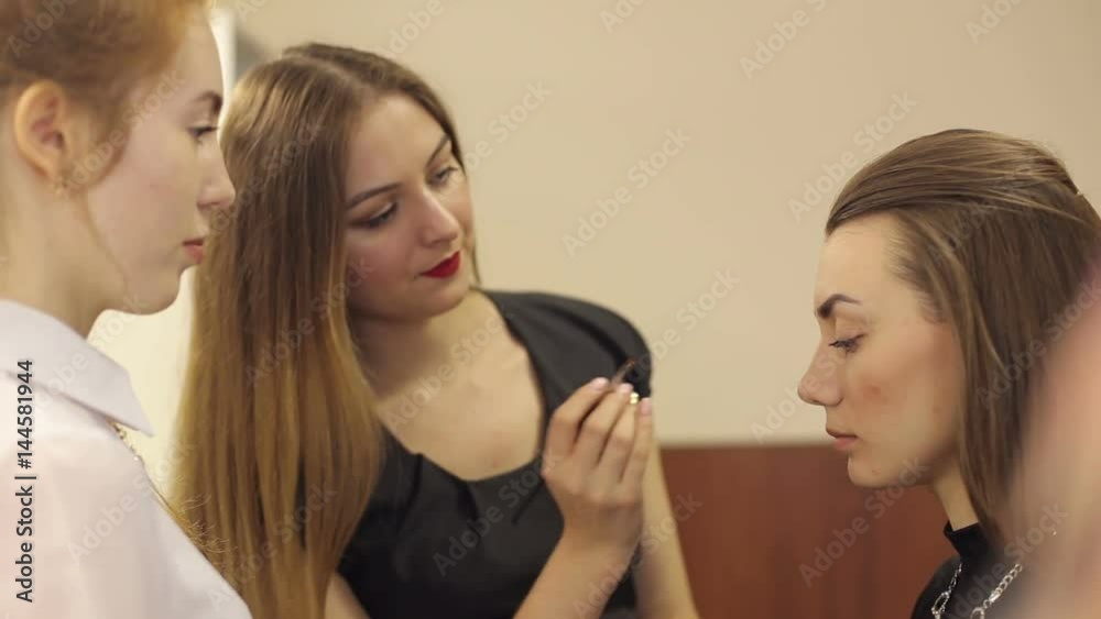Professional make-up artist teaches the techniques of make-up on a masterclass. Professional make-up artist teaches the techniques of make-up on a masterclass.
