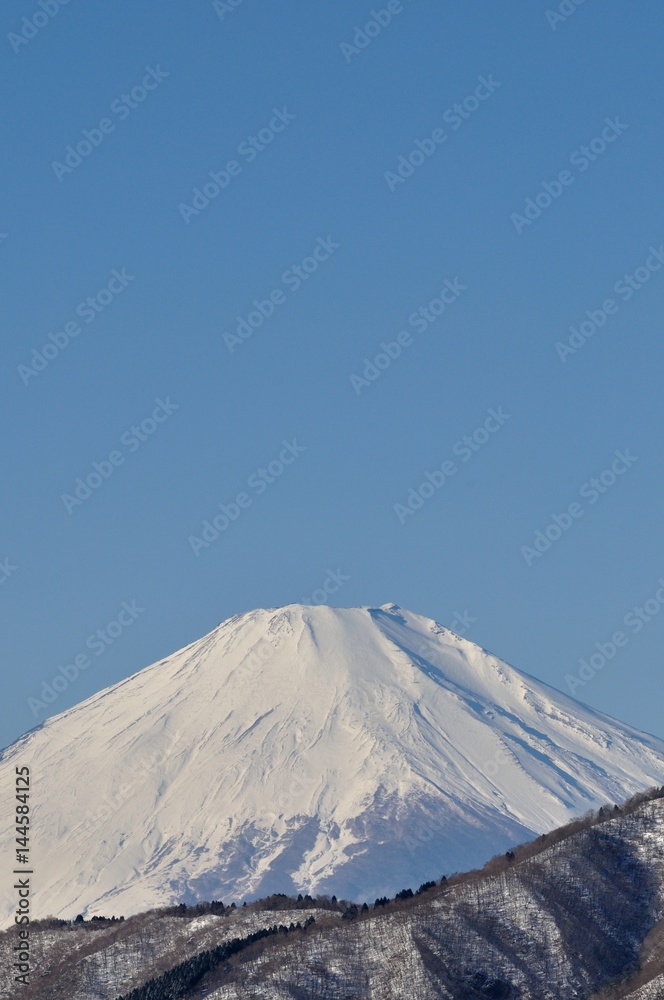 雪の丹沢山地より富士山