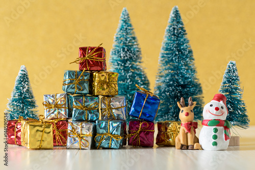 prepare christmas tree , christmas decoration concept © kwanchaift