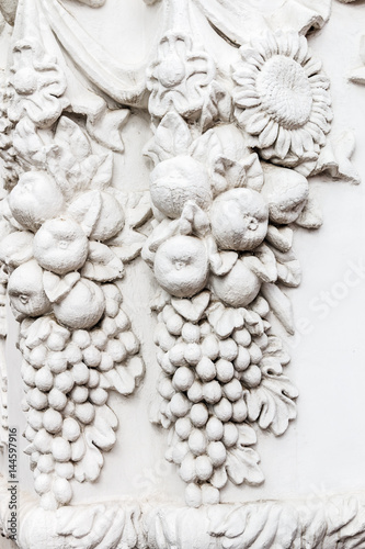 Bas-reliefs and sculptural details in the design of stone art 