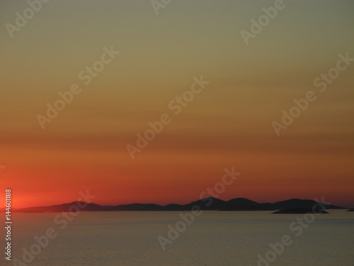 Sonnenuntergang hinter dem Meer © NEWS&ART