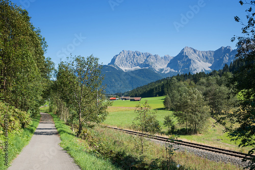 Radweg entlang der Bahnstrecke Garmisch - Mittenwald