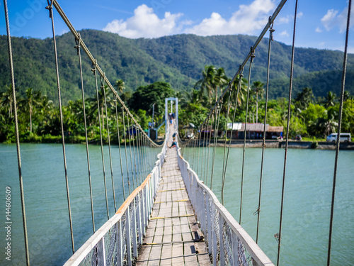 Cuadro en lienzo Swing bridge in Baler, Philippines