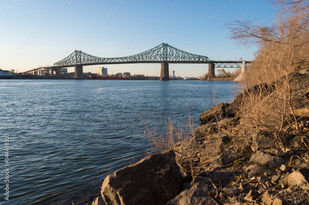 Fototapeta premium Jacques-Cartier Bridge and Saint-Lawrence River in Montreal