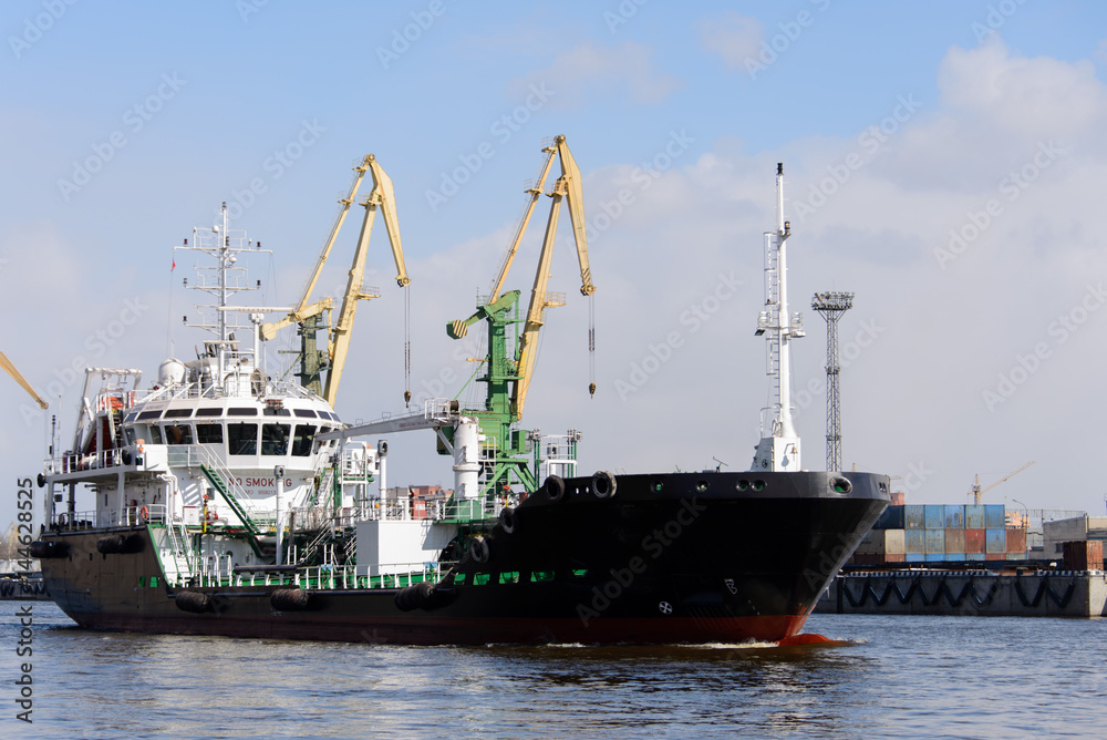 Bunkering vessel Bunkering vessel