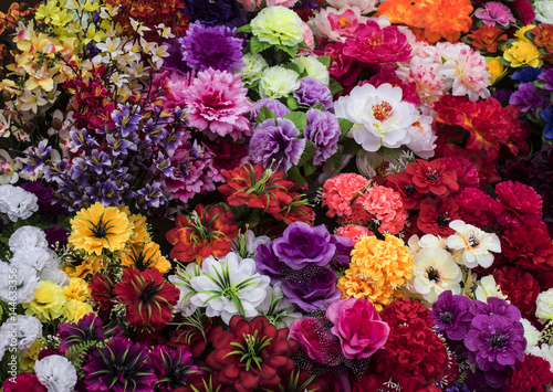 Artificial flowers on market © Игорь Головнёв
