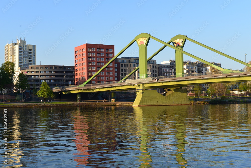 Fototapeta premium Flößerbrücke Frankfurt am Main