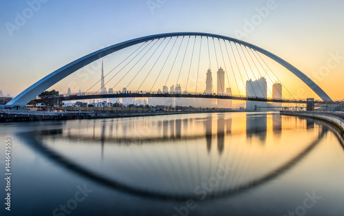 Obraz most nad kanałem w Dubaju
