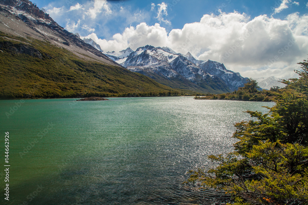 Obraz premium Laguna Madre e Hija lake in National Park Los Glaciares, Patagonia, Argentina
