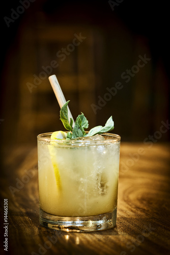 Fotografie mint julep cocktail drink in bar