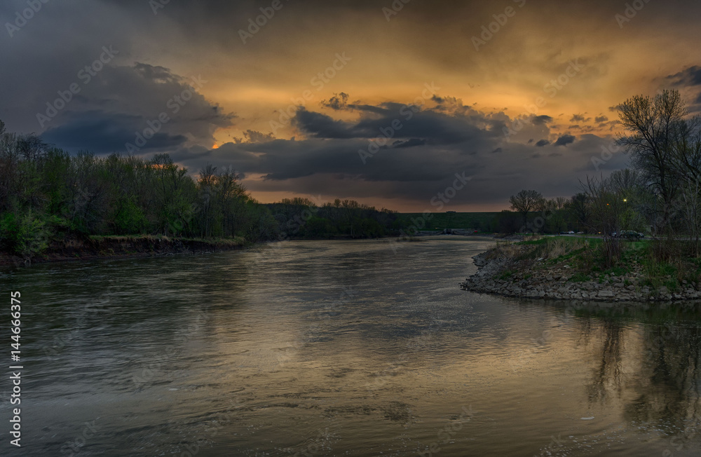 Spring storm over the Des Moines river
