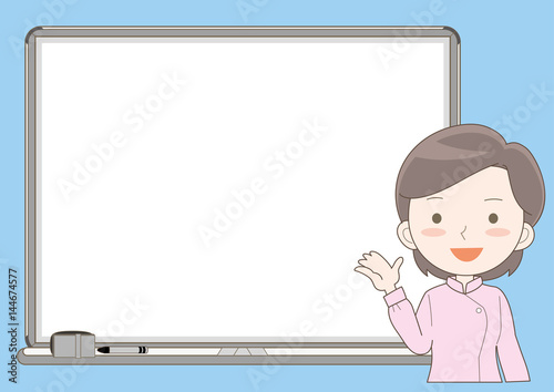 ホワイトボードで説明する女性E