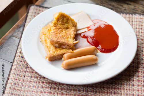 A typical American hearty breakfast with sausage, ham, Omelette and catchup