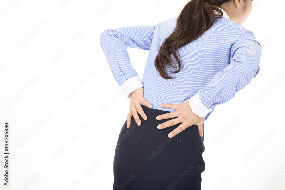 腰痛を訴える女性 腰痛を訴える女性