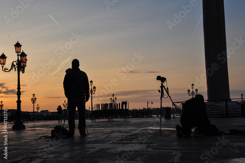 Fotografen warten auf Sonnenaufgang in Venedig