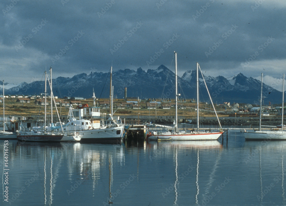 Der Segel- und YachtHafen von Ushuaia im Süden Patagoniens