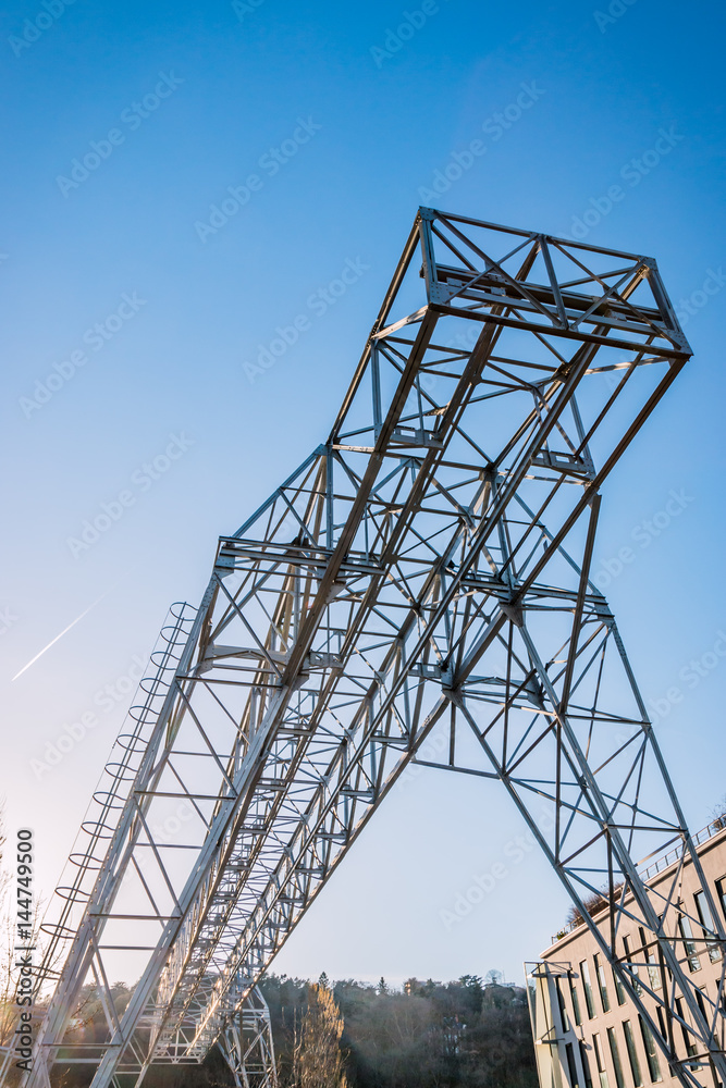 Grue sur les quais de Saône dans le quartier de Confluence à Lyon Grue sur les quais de Saône dans le quartier de Confluence à Lyon