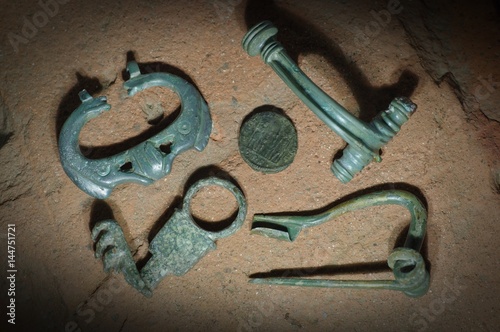 Römische Fibeln, Schlüssel und Funde