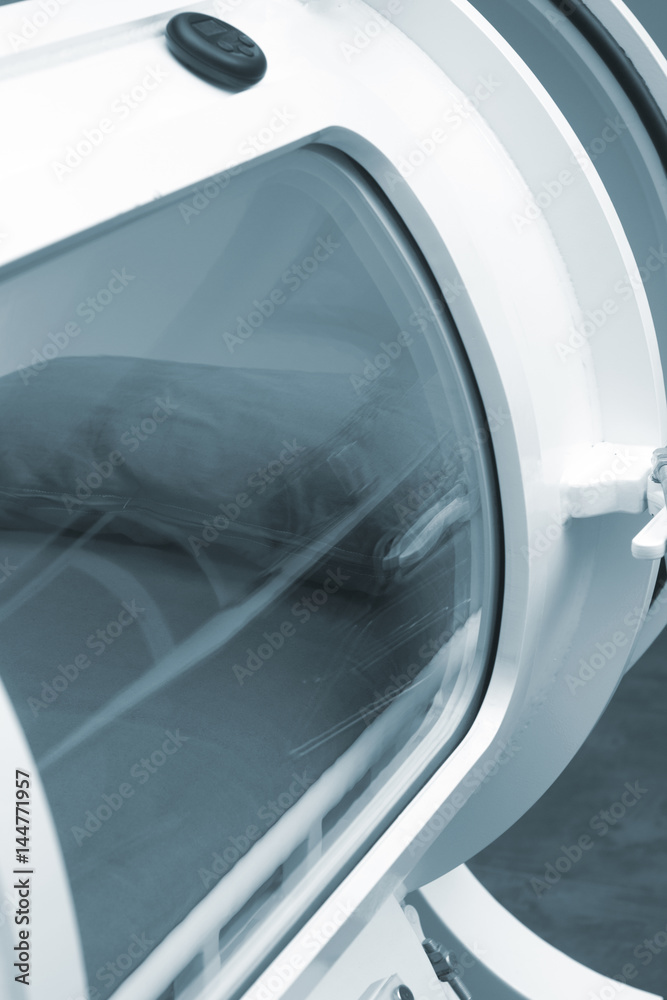 Hyperbaric oxygen tank chamber Hyperbaric oxygen tank chamber