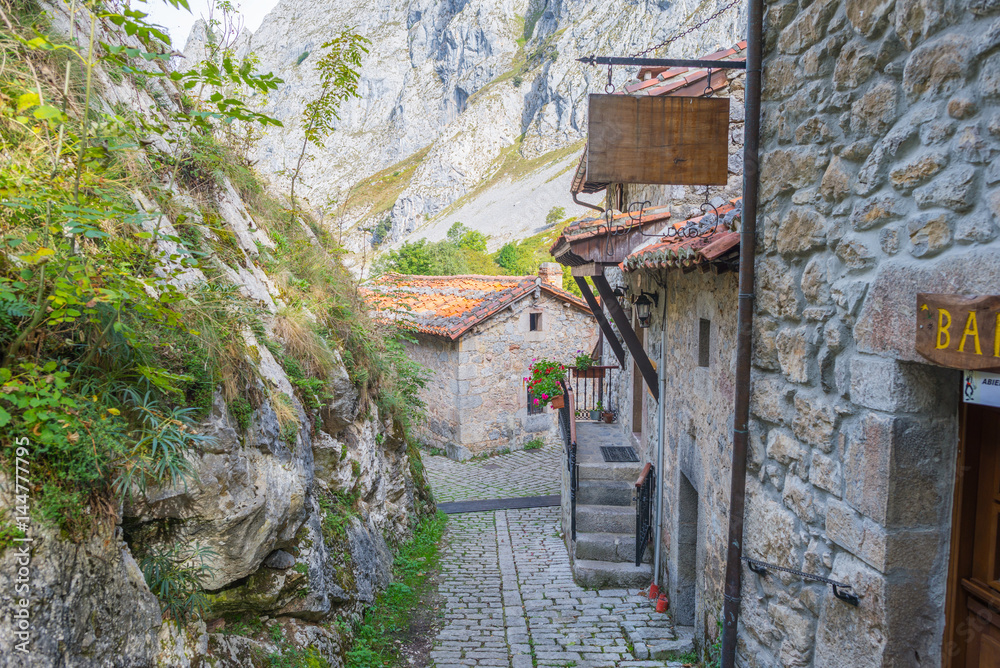 Φωτογραφία The village Bulnes in the Picos de Europa, is one of the remotest parishes in Spain