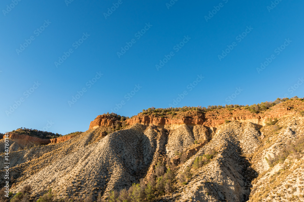 Fotografie sunset over a canyon in the mountains