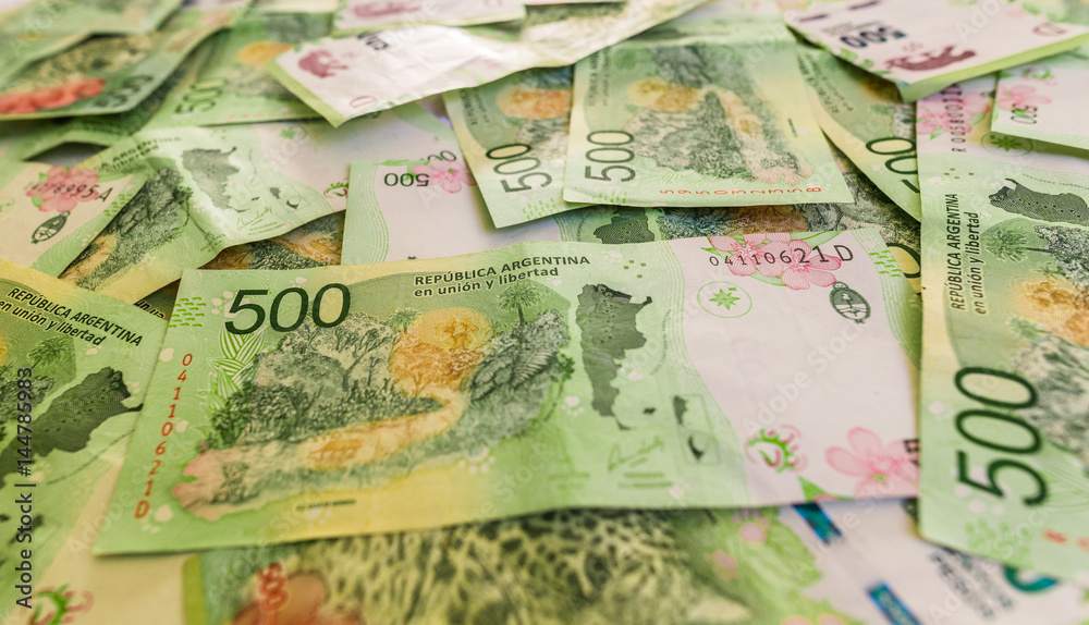Obraz premium Argentine money, 500 pesos bills