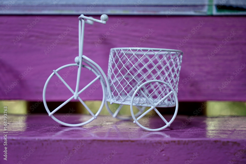 Toys made of steel wire to form a bicycle.