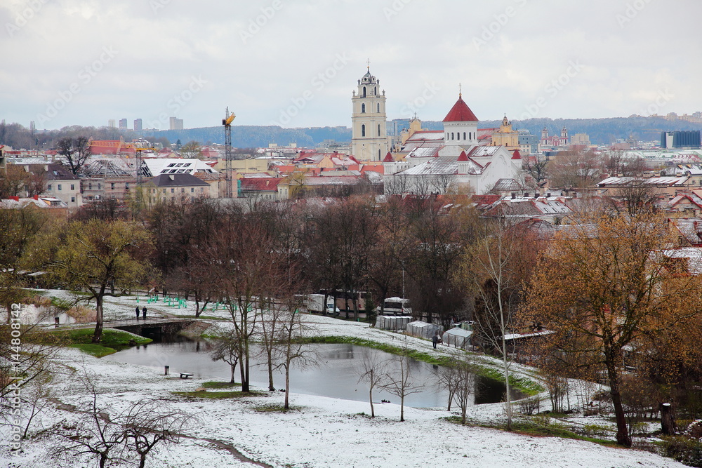 Obraz premium Unexpected snow at Easter in Vilnius
