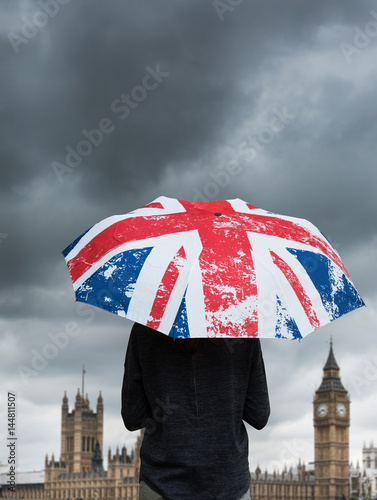 angleterre grande bretagne londres parlement westminster big ben parapluie drapeau anglais pluie météo brexit économie pays