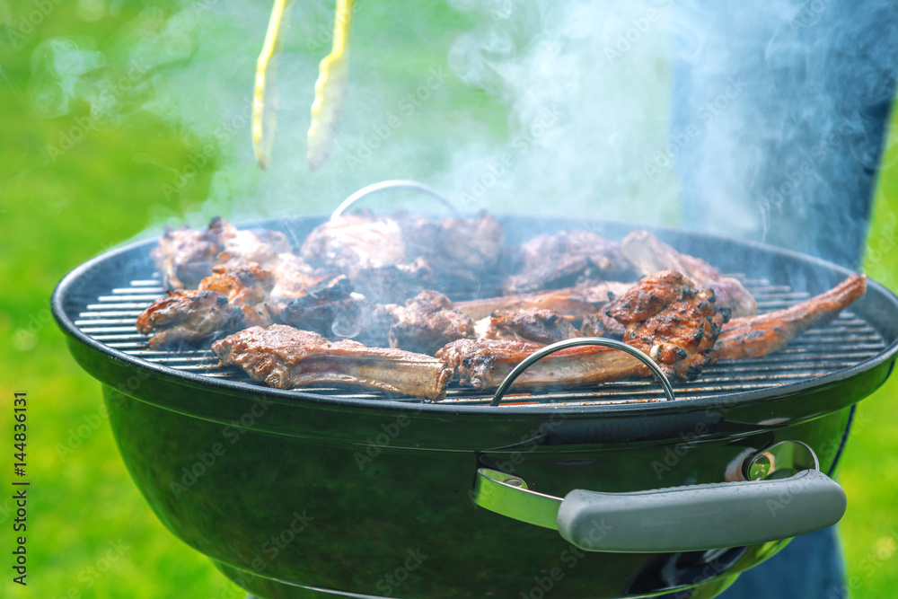 Grillen im Garten StockFoto Adobe Stock