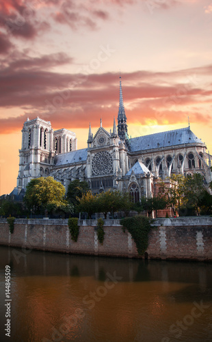 Notre Dame de Paris © Aliaksei