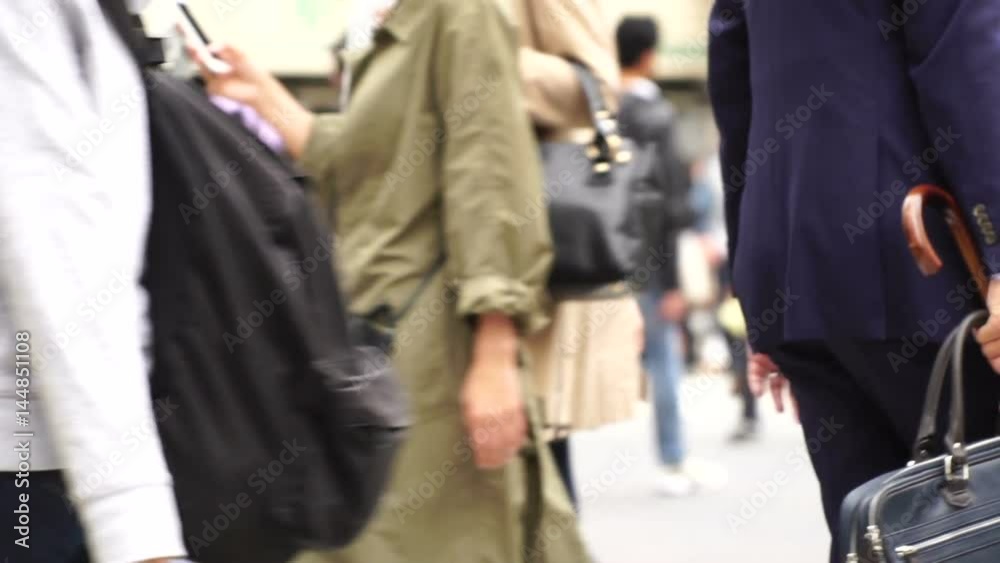 スローモーション　渋谷スクランブル交差点　4月　フォローパン