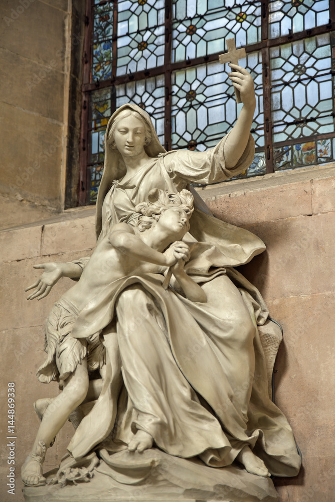 Statue de la chapelle de la Vierge à l'église Saint-Paul à Paris, France
