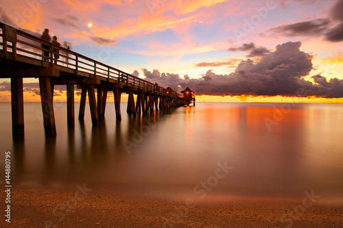Fototapeta Naklejka Na Ścianę i Meble -  Naples Pier beach Florida 