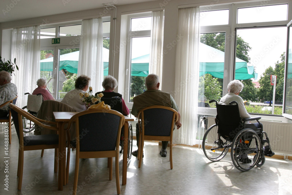 Rentner in einem Pflegeheim Rentner in einem Pflegeheim