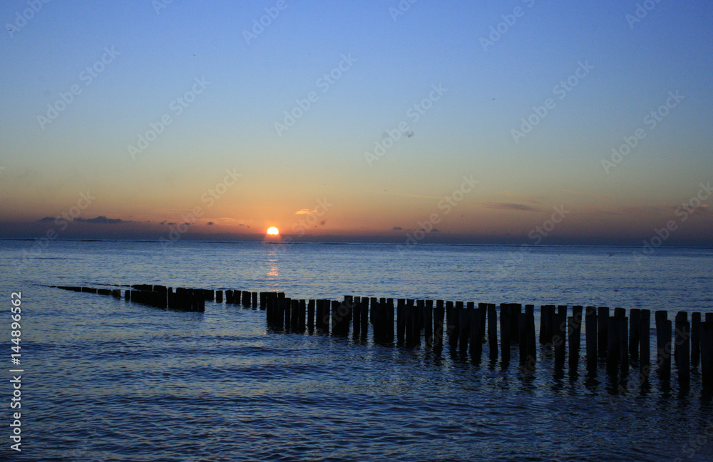 Sonnenuntergang an der Küste in Zeeland