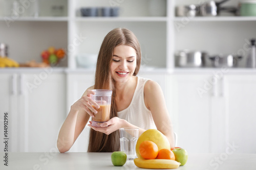 Young woman tasting fresh j...