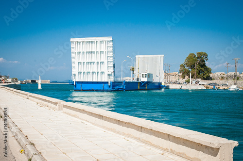 Obraz na płótnie 2016 Greece Lefkada. Moving bridge between island and continent w salonie