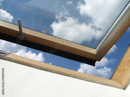 Schilderij op canvas Dachausbau: Dachfenster Innen, geöffnet