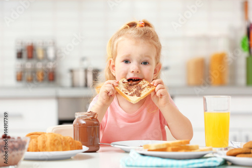 Cute little girl having bre...
